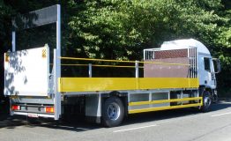 Dropside with tail lift